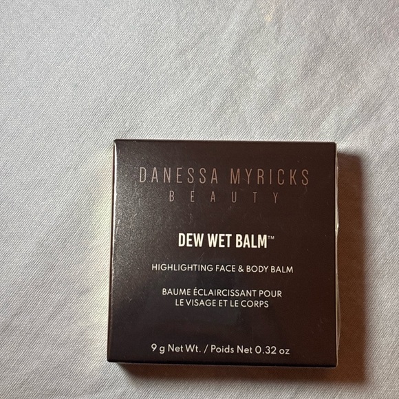 Danessa Myricks face and body bronzer shimmer wet and dewy - Picture 2 of 4